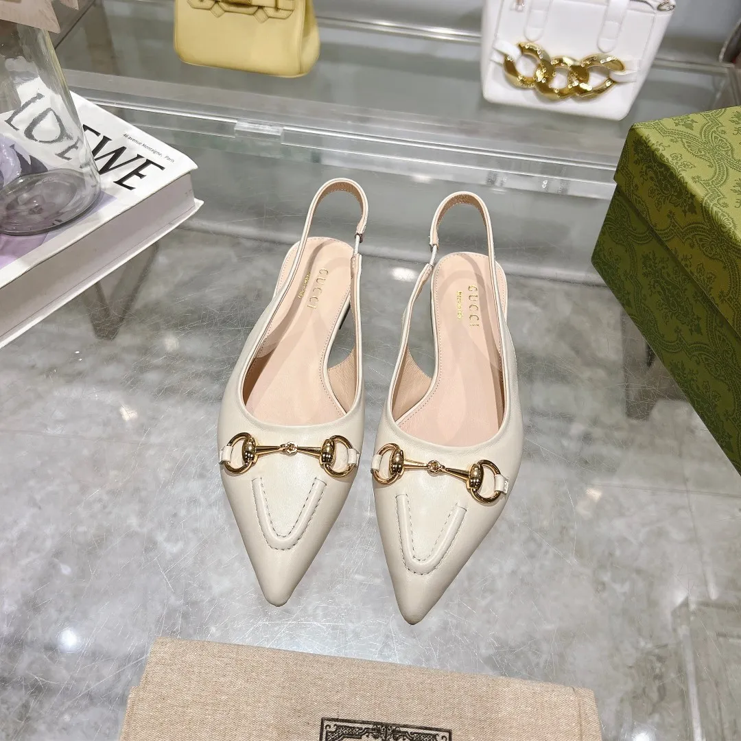 👟👟Ex-factory price 440👟👟 (genuine leather sole +40) Gucci Original GG canvas adds dazzling essence to these slingback pumps. Brown leather piping and light gold-toned hardware are complemented by beige and brown graphics. The pointed toe, elasticated straps and low heel all work together to create a comfortable fit. Upper: Made of first-layer imported patent cowhide/sheepskin lining. Outsole: Rubber non-slip outsole/genuine leather outsole. Size: 35-42 (34/41 42 customized, non-refundable)​